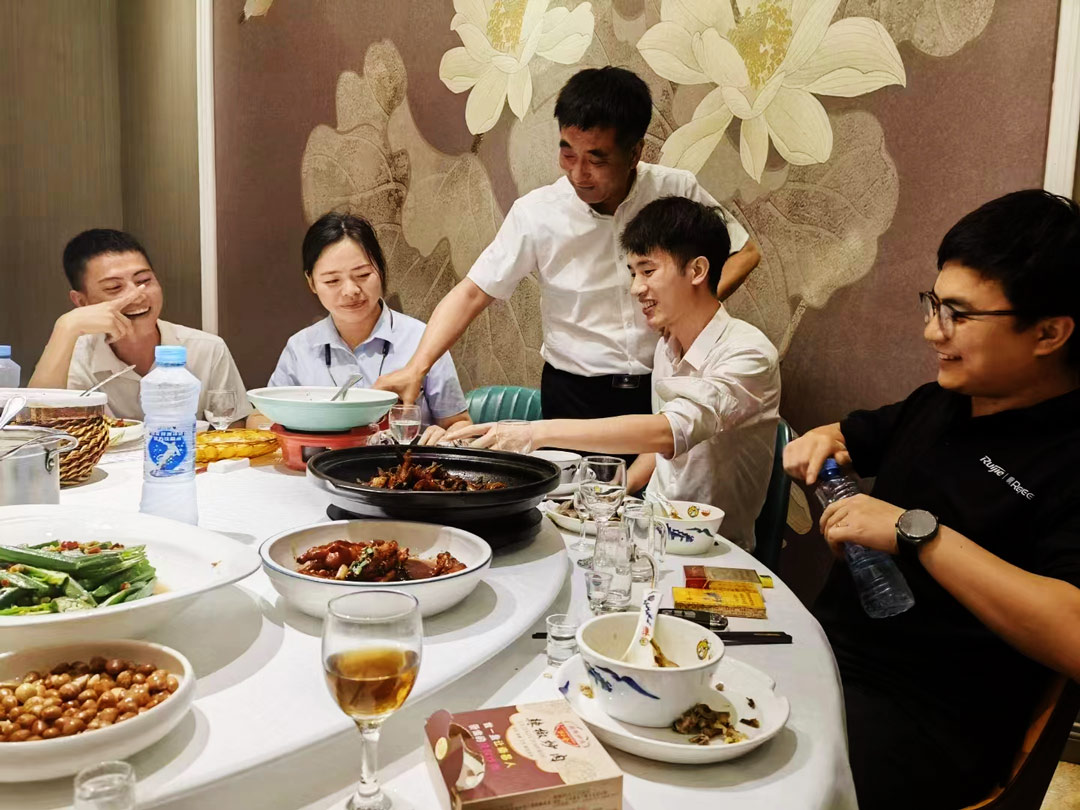 白酒夜飲，前程似錦